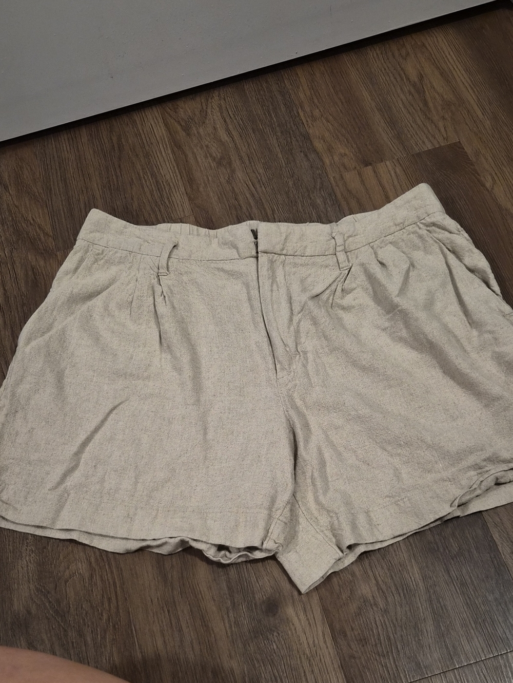 a new day Cream High-Waist Pleated Linen-Blend Women's Shorts